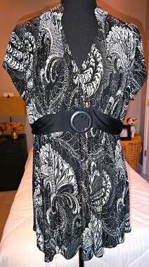Nick & Sarah Womens Black White Paisley V-Neck Cap Sleeve Tunic Top Size M